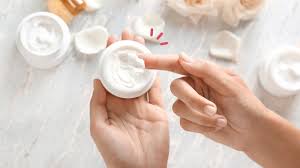 Skincare Memutihkan Kulit: Mitos, Fakta, dan Perawatan yang Bijaksana