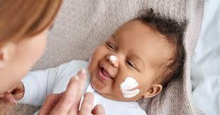 Perawatan Kulit Bayi: Mengenal Skincare yang Tepat untuk Si Kecil
